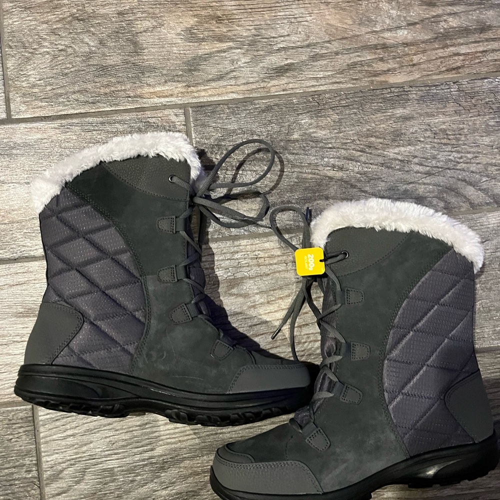 Columbia  snow boots for women’s, NWT